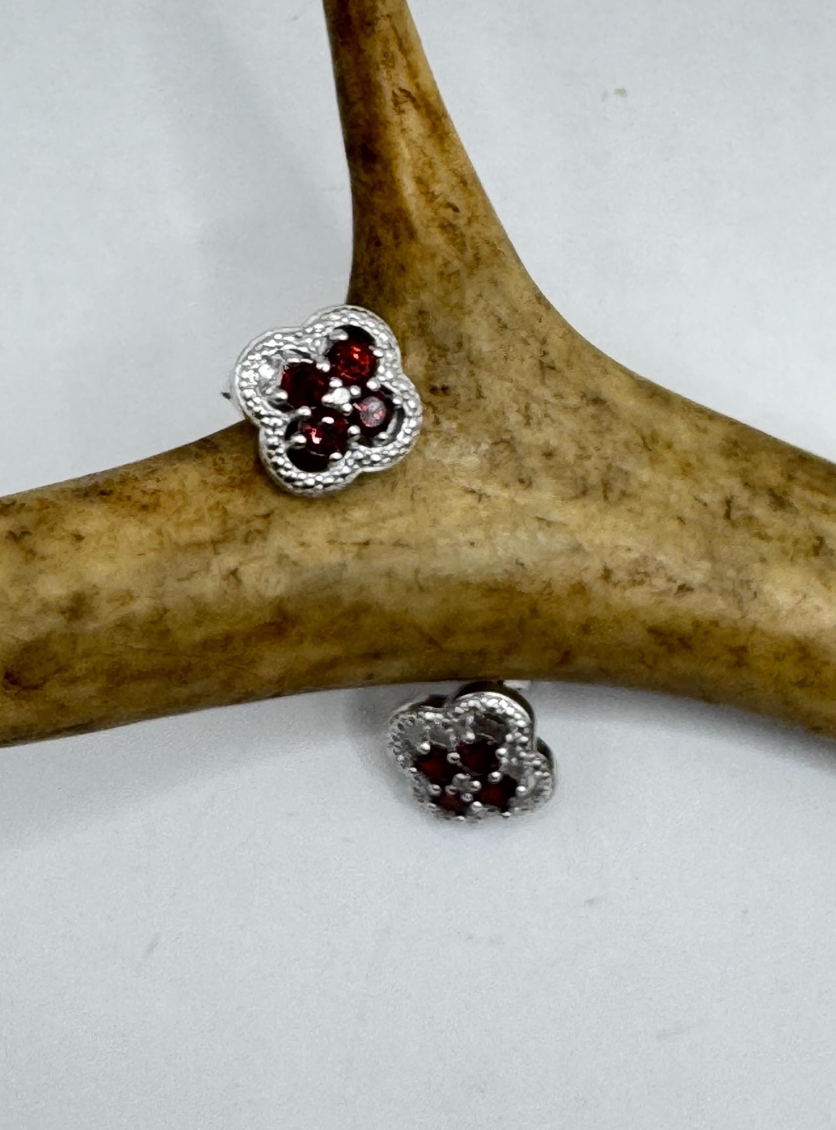 Découvrez notre petites boucles d'oreilles Bertille