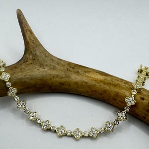 Pulsera de tenis vintage con circonitas cúbicas: bisel dorado de plata de ley.