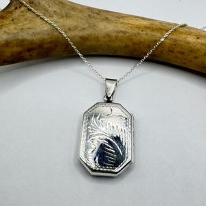 Vintage Sterling Silver Photo Locket Necklace: Etched Oval Pendant