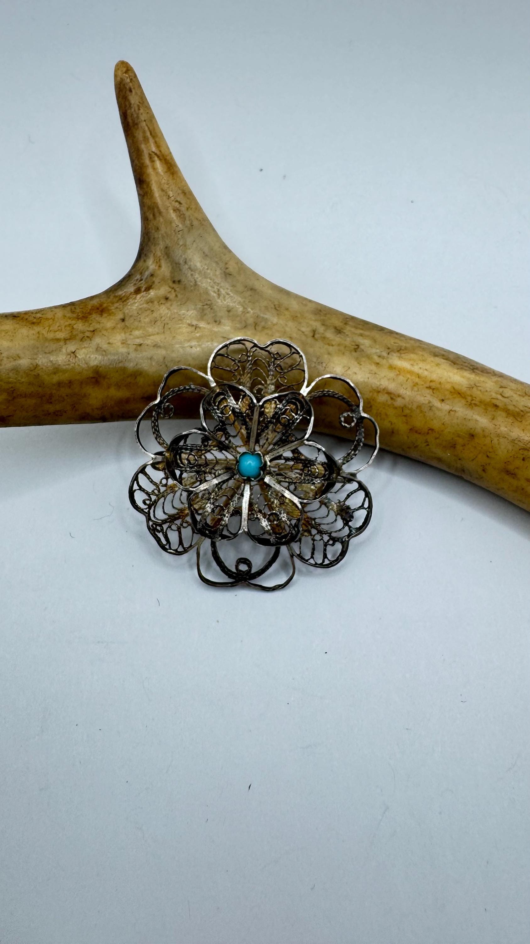 Broche cannetille ancienne du 19ème siècle en or 14 carats filigrane - En vente