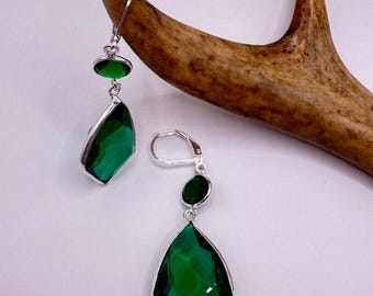 Vintage groen glazen hangoorbellen sterlingzilver met beugels