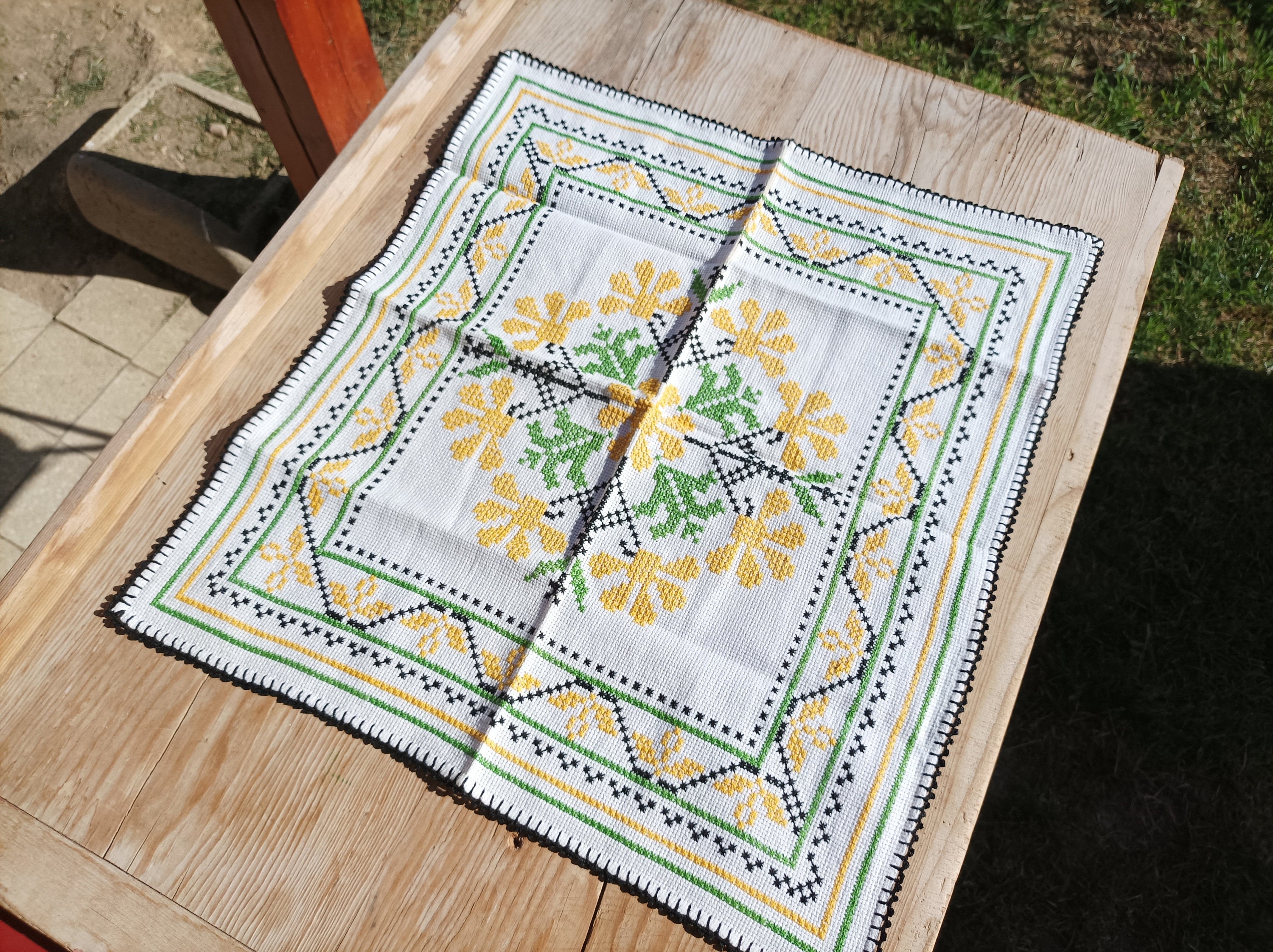 テーブル用品 Hungary embroidery antique tablecloth Vintage Hungarian Cross Stitch Tablecloth: 1970s Folk Art Table