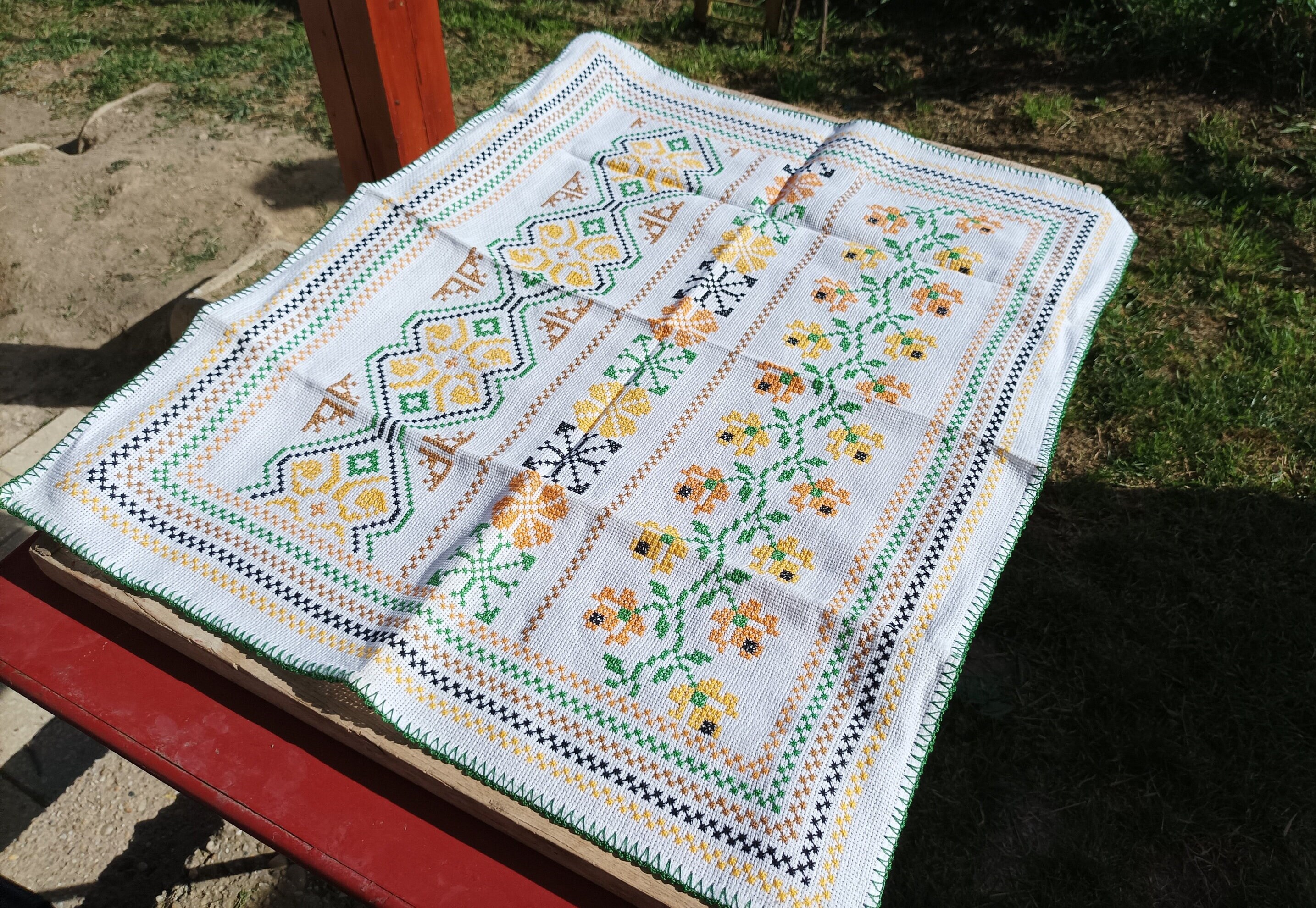 テーブルクロス　ヴィンテージ　ハンガリー製 ハンガリー 手刺繍テーブルクロス ヴィンテージ テーブル用品