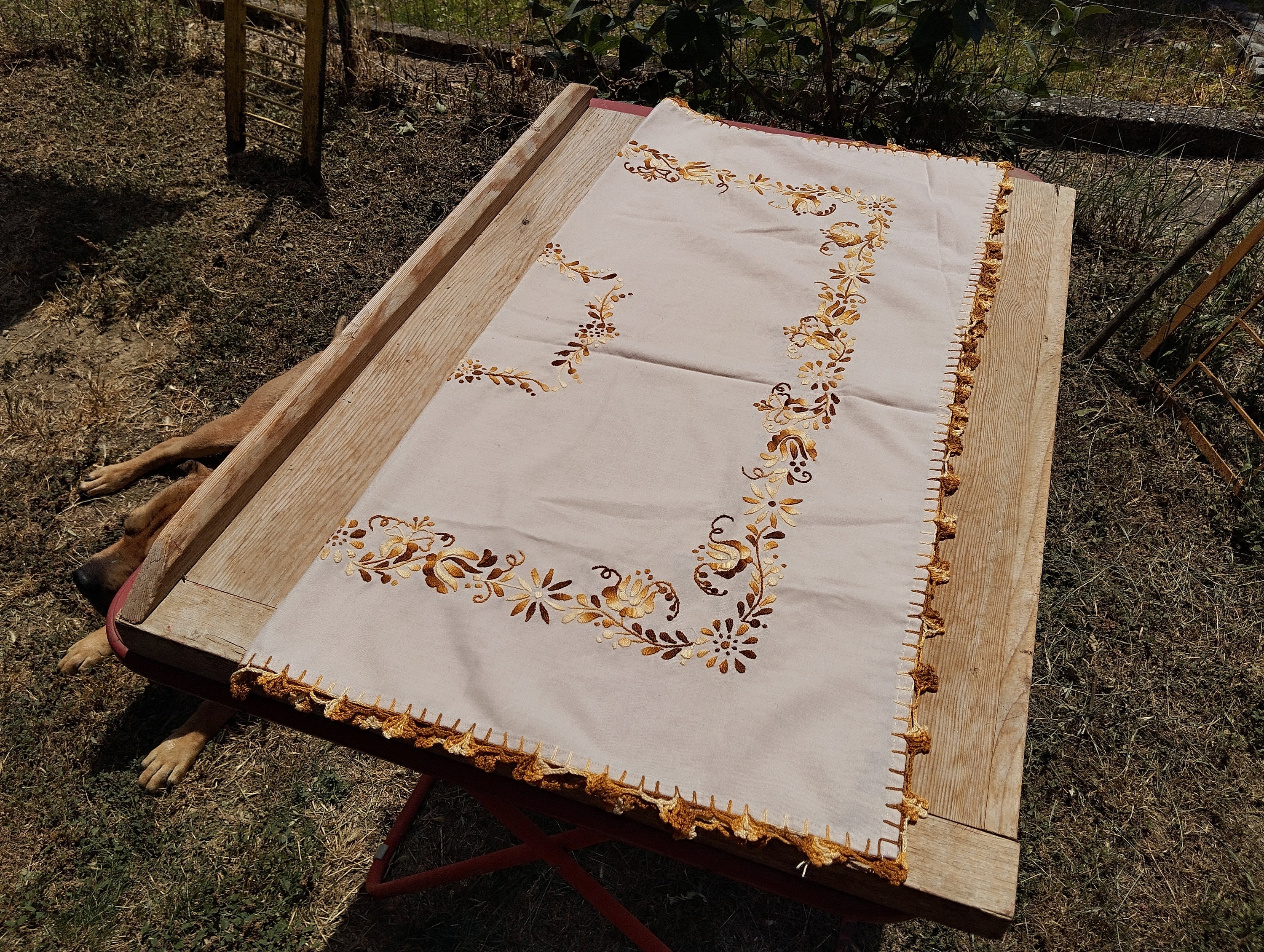 テーブル用品 Hungary embroidery antique tablecloth Antique Hungarian Embroidered Tablecloth: Folk Art Centerpiece - Etsy