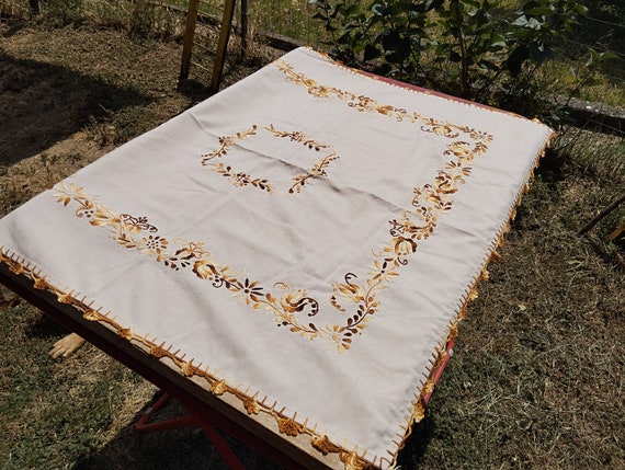 テーブル用品 Hungary embroidery antique tablecloth Antique Hungarian Embroidered Tablecloth: Folk Art Centerpiece - Etsy