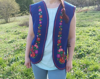 Chaleco unisex Matyo húngaro con bordado floral a mano / Chaleco hippie bohemio vintage de lana bordada / Talla mediana