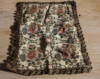 Corredor de mesa tapiz, bufanda de tocador vintage con ribete de encaje metálico, pieza central de mesa belga, decoración del hogar victoriano