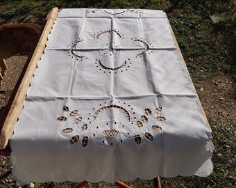 Vintage Hungarian Embroidered Tablecloth: Folk Art Centerpiece (112x56cm)