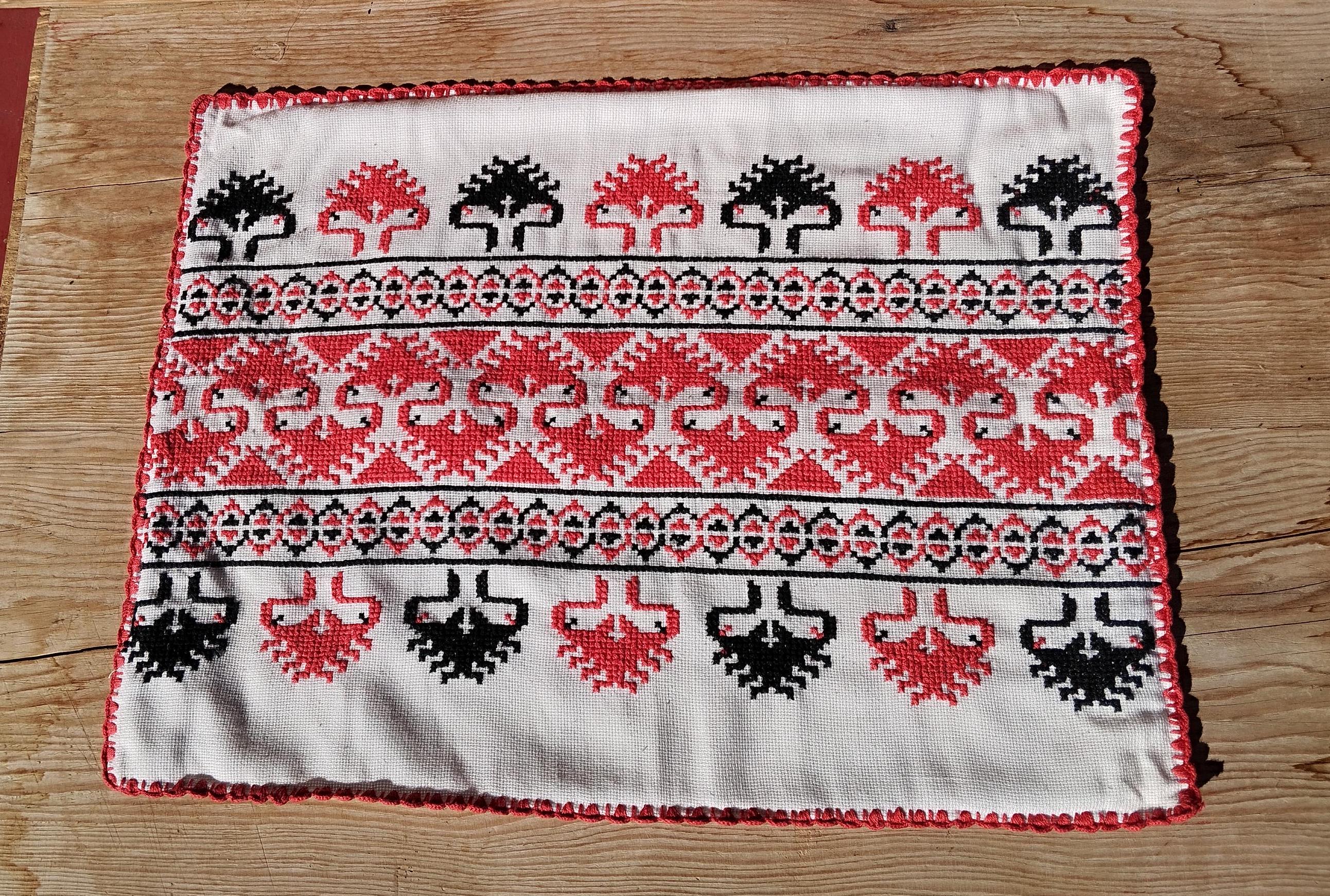 Funda de almohada de punto de cruz vintage, funda de almohada popular retro geométrica roja y negra, funda de almohada de sofá de punto de cruz de la década de 1970