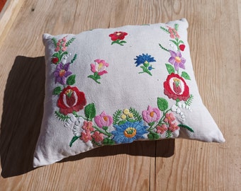 Traditional Hungary Folk Embroidered Little Flower Pillow Case with Pillow, Old House Country Style Decoration