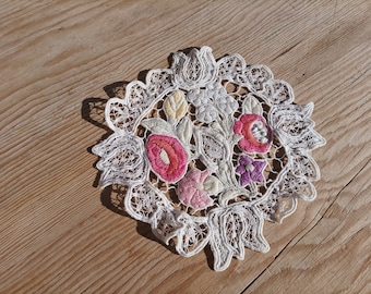 Vintage Hungarian Embroidered Centerpiece: Kalocsa Folk Art Doily