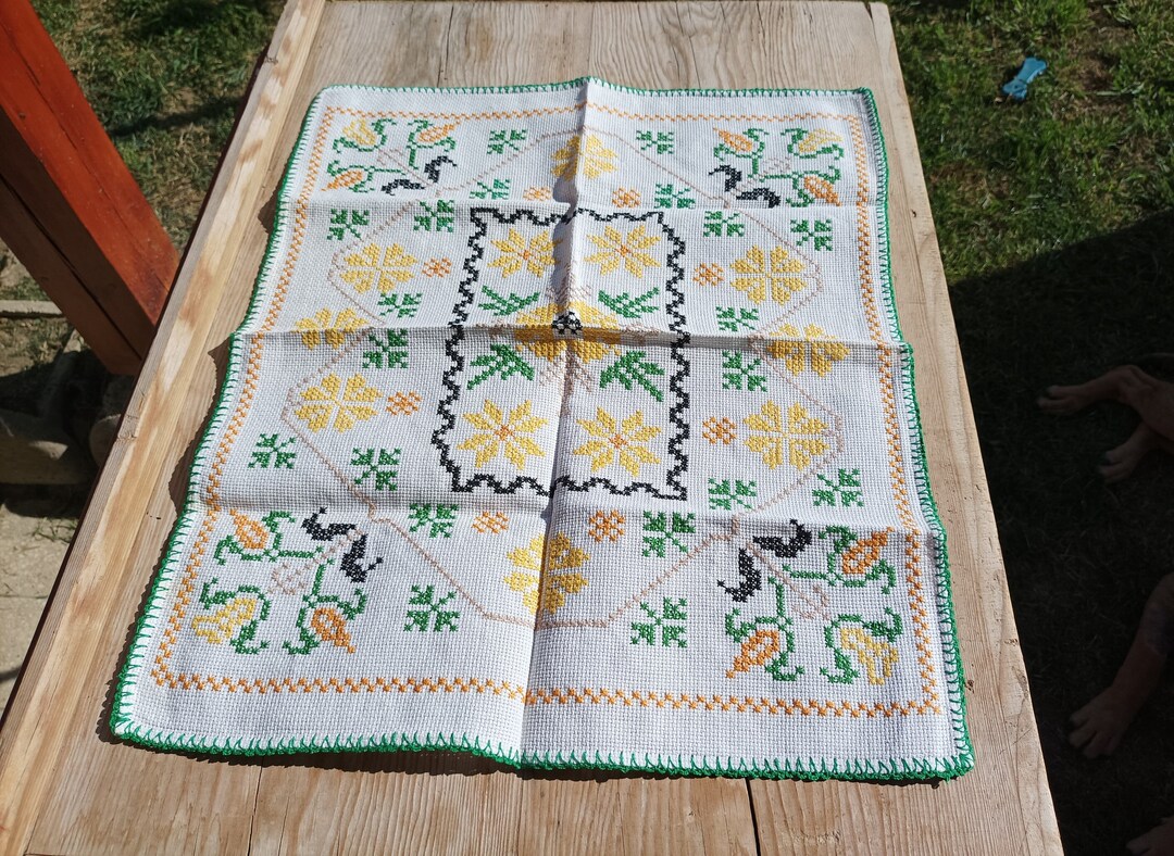 テーブル用品 Hungary embroidery antique tablecloth Vintage Hungarian Cross Stitch Tablecloth: 1970s Folk Art Table