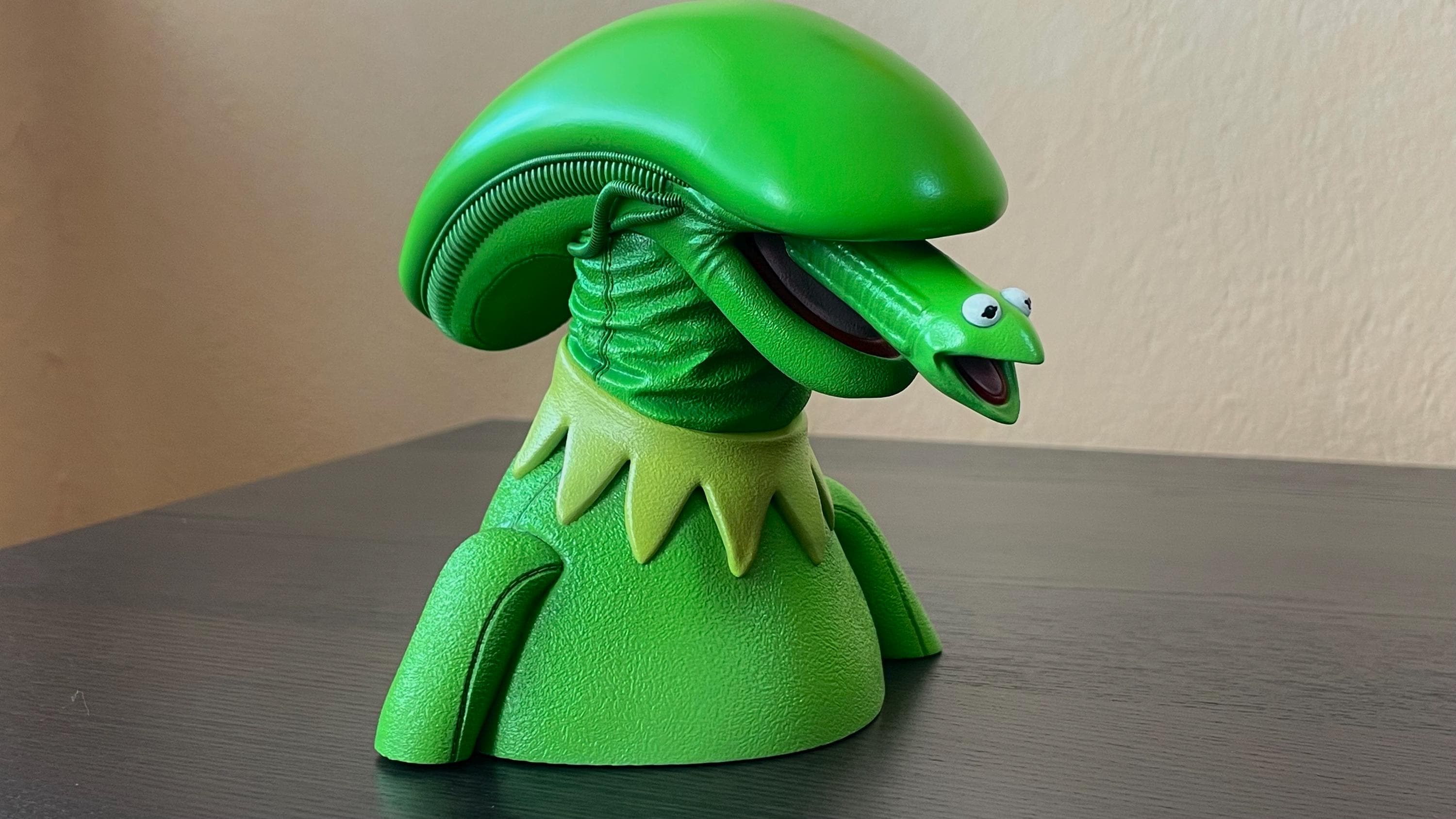 Kermit the Frog Xenomorph Resin Bust: Sci-fi Muppet Mashup Fantasy