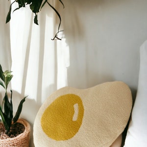 Fried Egg Shearling Pillow, Poached Egg Cushion, Home Decor, Fried Egg-Stuffed Cushion, Children's Room Decoration, Amusing Pillow imagem 2