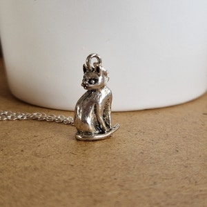 Cat Necklace, Antique silver cat necklace, Cat Jewelry, Cat Lovers Gift, Christmas Gift, Cat Mom Gift, Gift for Sisters, Quirky necklace