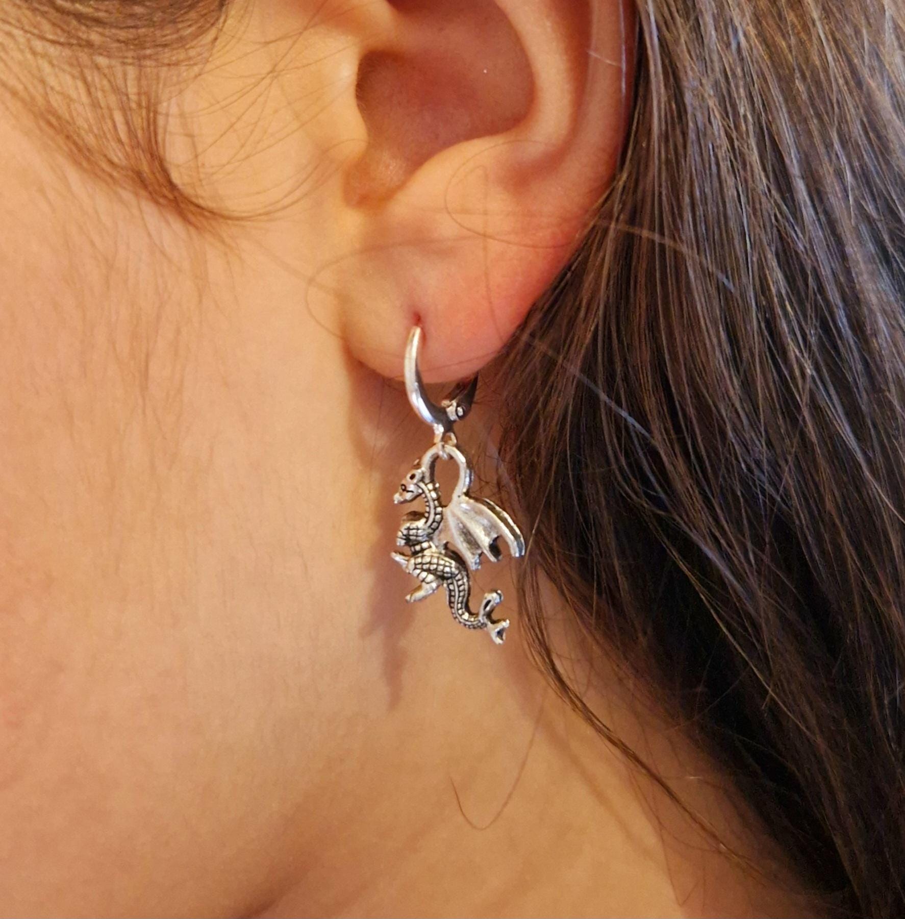 Orecchini a forma di drago in argento sterling ossidato