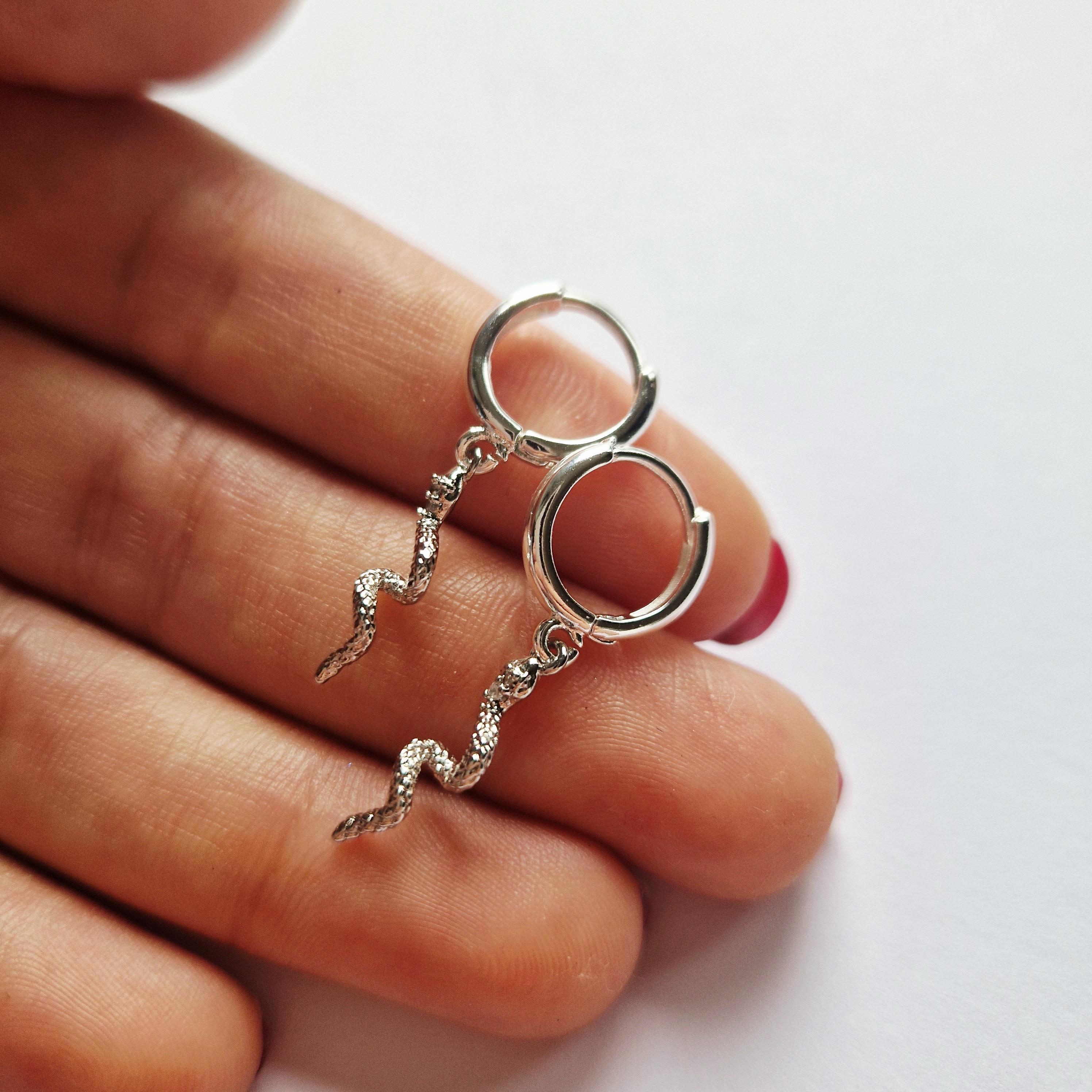 JewelryWe Orecchini a Cerchio da Uomo Donna: Orecchini Cubici Huggie Rotondi Piccoli,in Acciaio Inossidabile,Idee Regalo