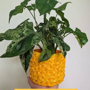 Cache-pot fleuri jaune et orange / pot fait main/ solaire / fleuri / cache-pot intérieur / cache-pot fleurs
