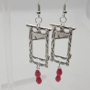 Boucles d'oreilles pendantes guillotine goutte de sang avec perles de verre élastiques - 4 modèles