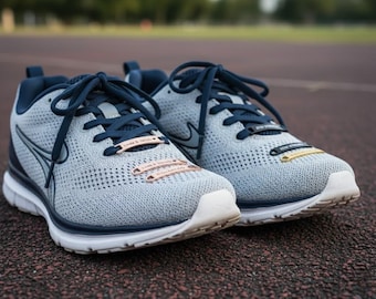 Etiquetas personalizadas para zapatos: Etiquetas metálicas grabadas personalizadas para cordones / Regalo inspirador para corredores / Regalo para maratonistas / Placa con nombre para zapatos / Regalo de Navidad