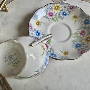 Royal Albert Bone China Teacup & Saucer – “Maryland” 1724 – England – Colorful Daisies bild 9