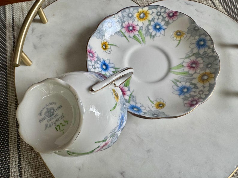 Royal Albert Bone China Teacup & Saucer – “Maryland” 1724 – England – Colorful Daisies bild 9