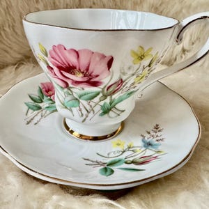 Royal Grafton Fine Bone China Teacup & Saucer – Pink Floral – Made in England 画像 5