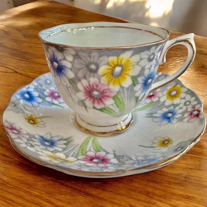 Royal Albert Bone China Teacup & Saucer – “Maryland” 1724 – England – Colorful Daisies bild 2