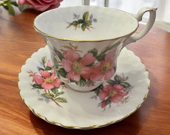 Vintage Royal Albert Prairie Rose Tea Cup and Saucer: Fine Bone China