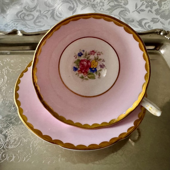 Vintage Collingwoods Pink Teacup & Saucer – Gold Scalloped Rim, Floral Bone China