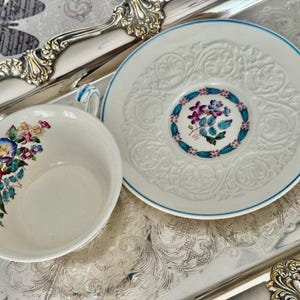 Vintage Wedgwood Patrician “Morning Glory” Embossed Teacup & Saucer – Made in England bild 6