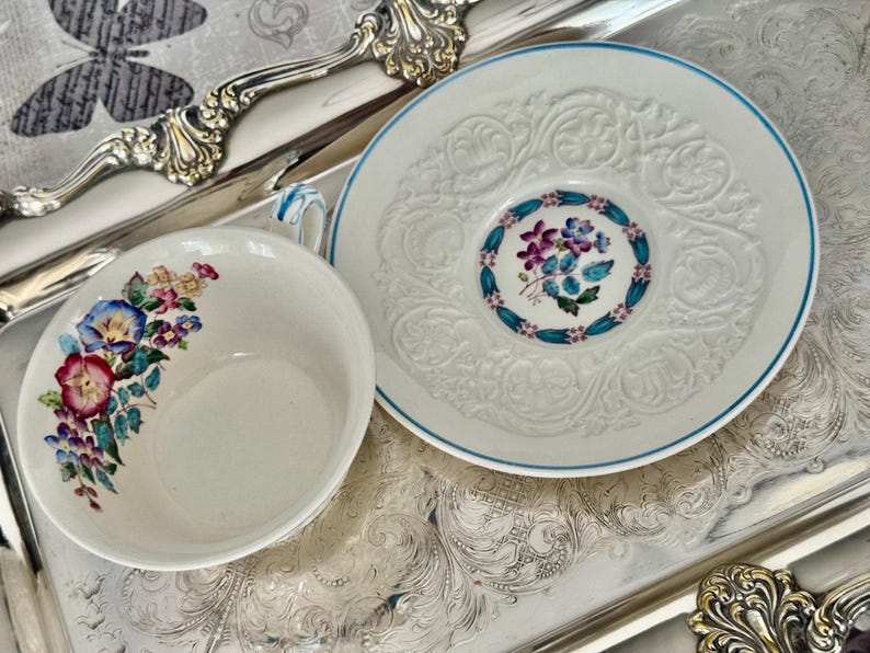 Vintage Wedgwood Patrician “Morning Glory” Embossed Teacup & Saucer – Made in England bild 6