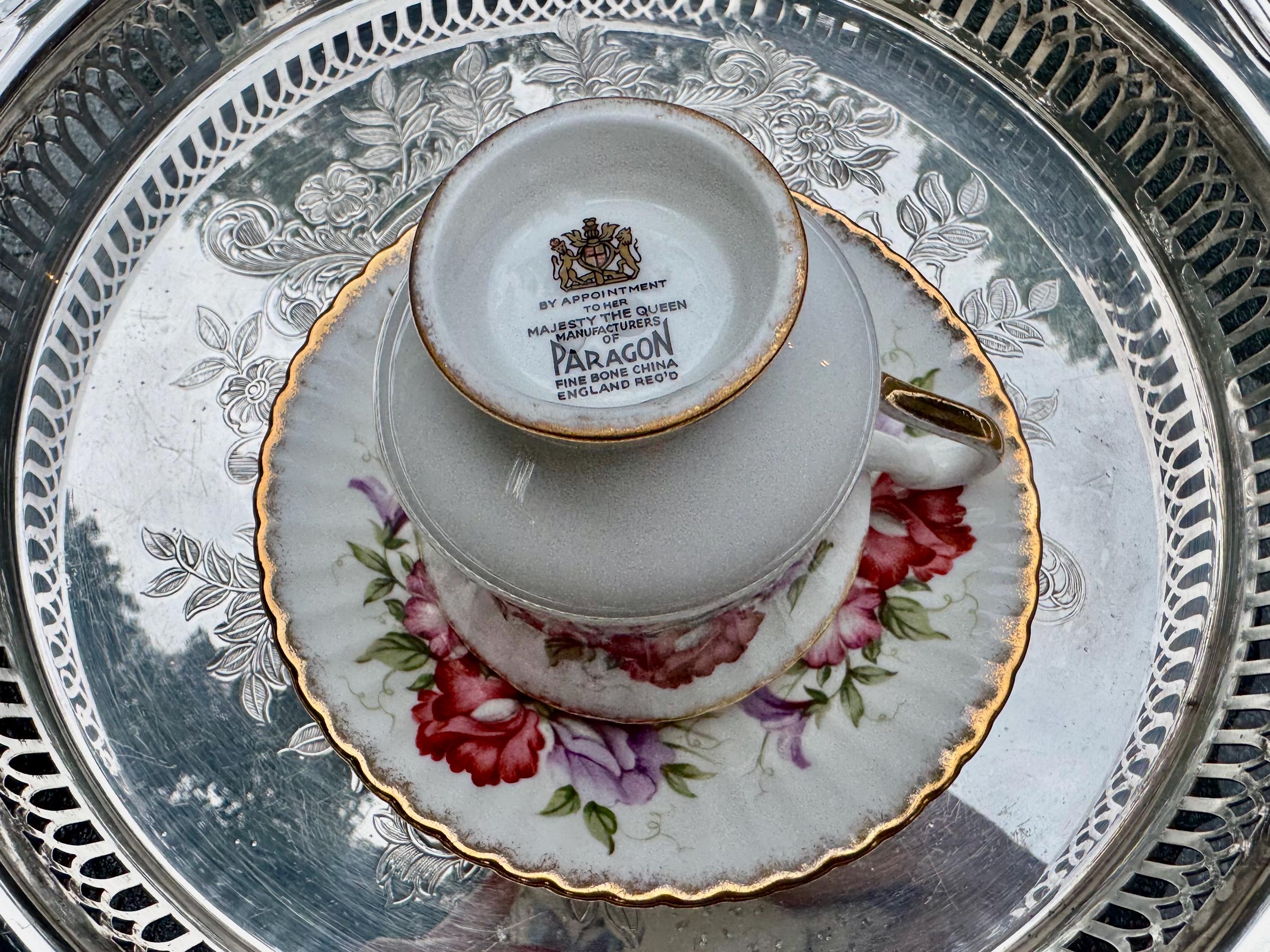 Vintage Paragon Fine Bone China Teacup & Saucer – Sweet Pea Floral – Gold Rim – England (1950-1959)