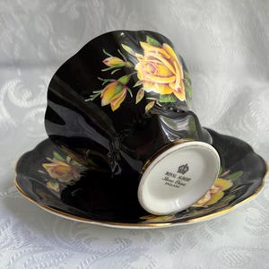 Royal Albert Rosemary Teacup Saucer | Black Yellow Roses Fine China England imagem 3