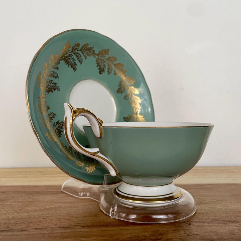 Vintage Aynsley Bone China Cup & Saucer – Pattern 14226 – Sage Green with Gold Leaf – England bild 3