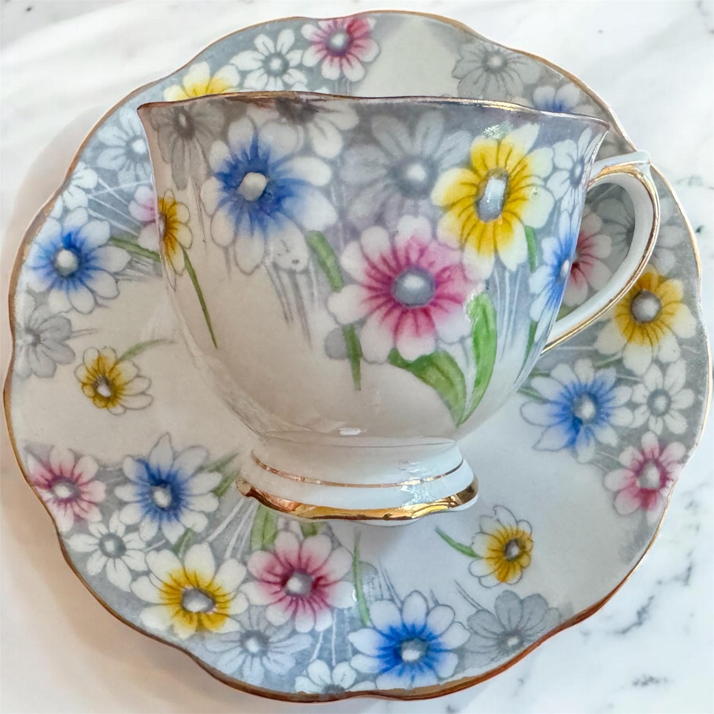 Royal Albert Bone China Teacup & Saucer – “Maryland” 1724 – England – Colorful Daisies