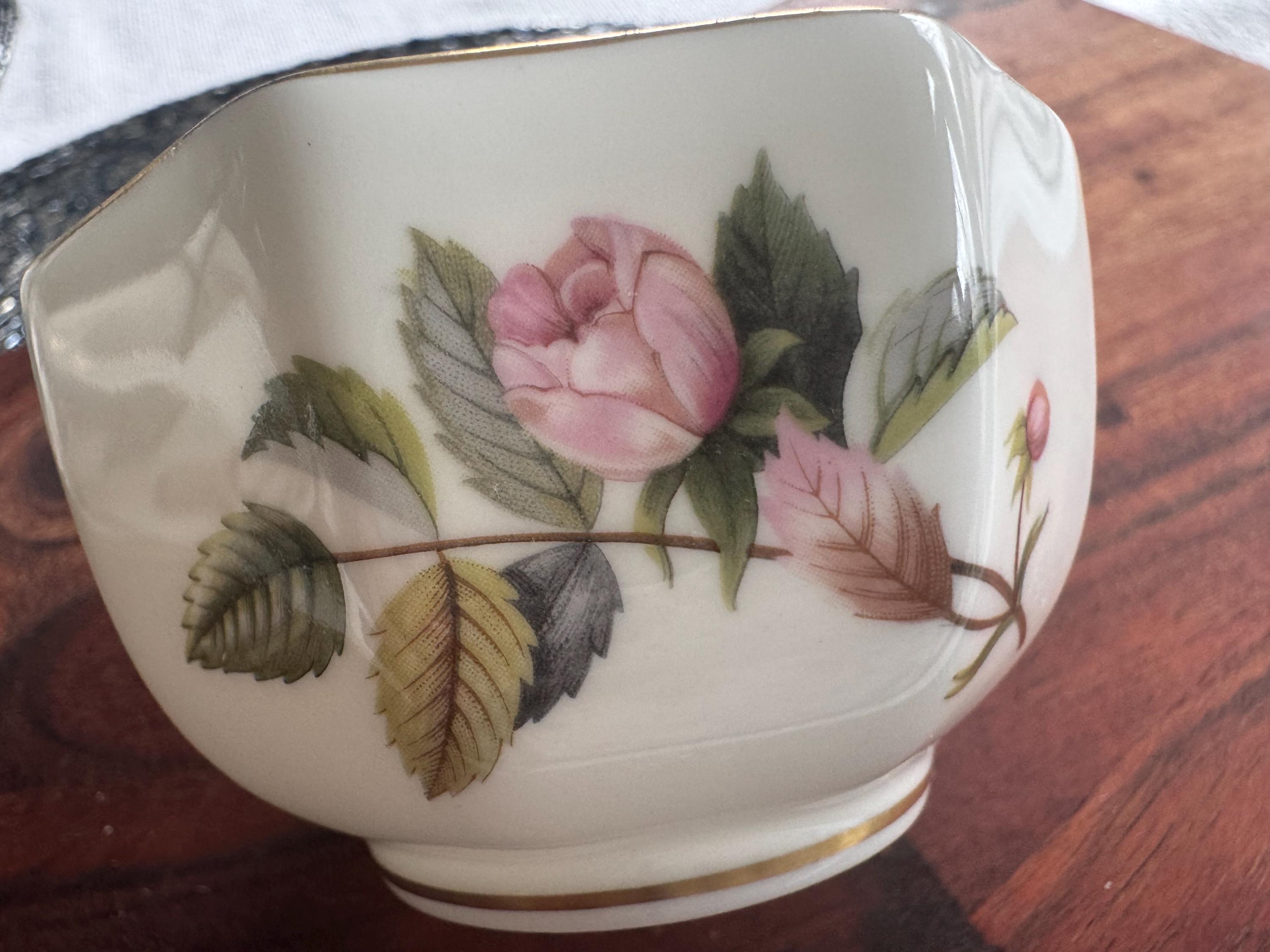 Wedgwood Hathaway Rose Bone China Bowl: Pink Roses, Gold Trim