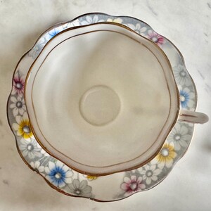 Royal Albert Bone China Teacup & Saucer – “Maryland” 1724 – England – Colorful Daisies bild 5