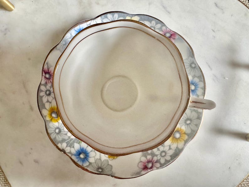 Royal Albert Bone China Teacup & Saucer – “Maryland” 1724 – England – Colorful Daisies bild 5