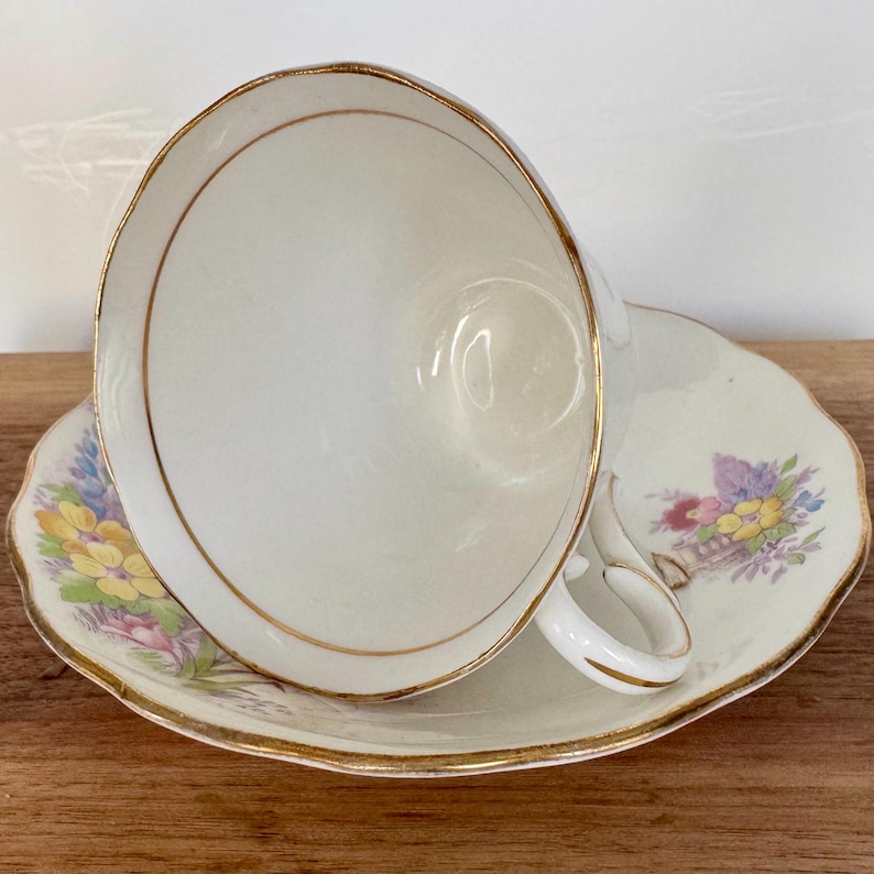 Vintage Colclough Bone China Teacup & Saucer – English Cottage Garden Scene – Made in Longton, England bild 3
