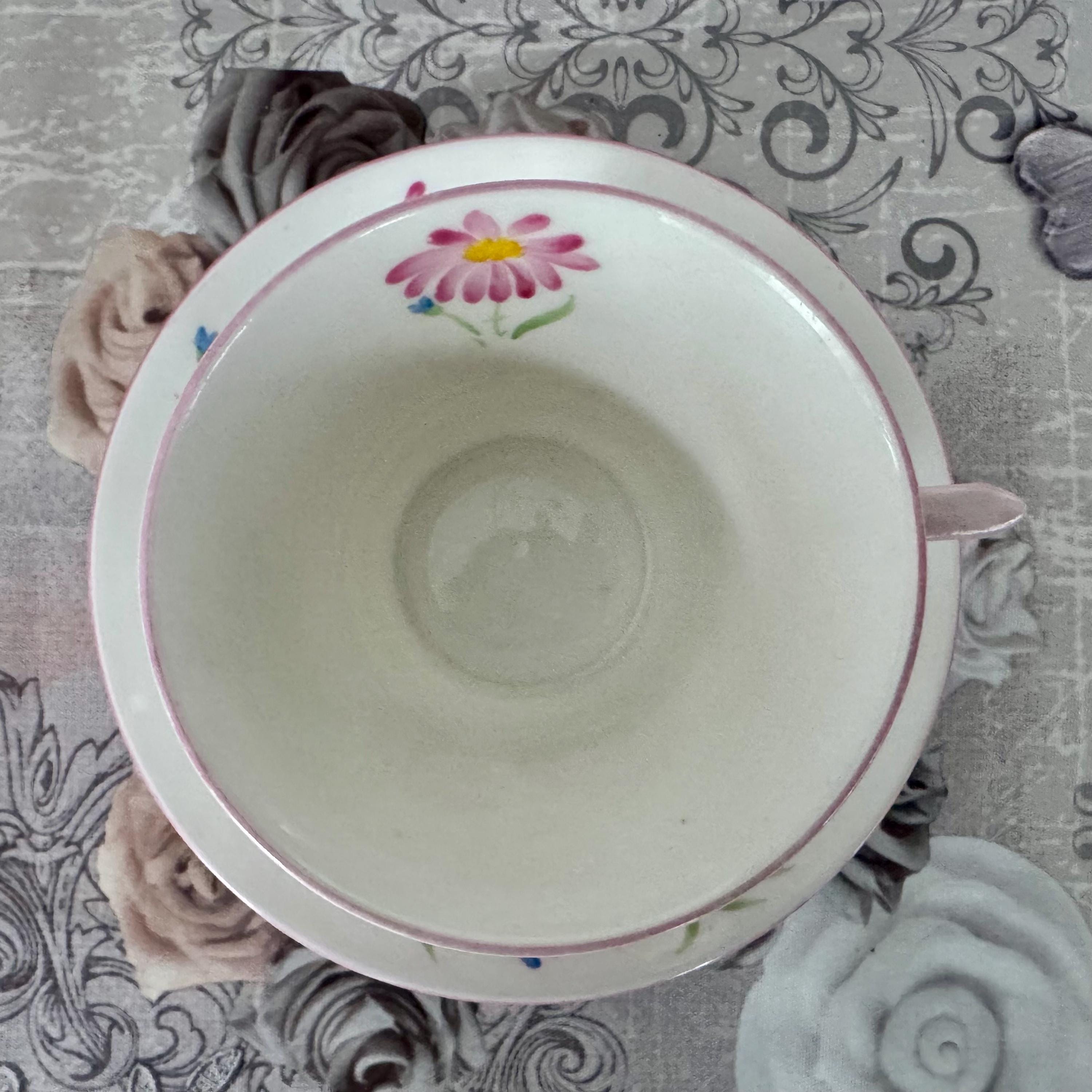 Rare Shelley England Teacup & Saucer – Pattern T2384 – Warwick Shape – Gold Trim – 1945–1966