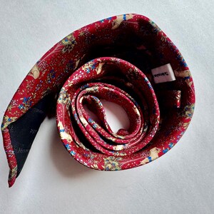 Corbata de seda con diseño de unicornio en un jardín de The Met Store – Corbata de arte del Museo de Tapices Medievales – 100% seda imagen 7