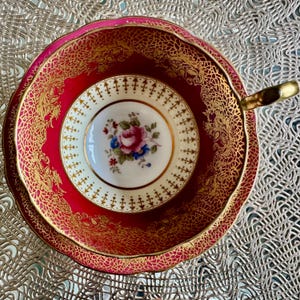 Vintage Aynsley England – Red Gold Filigree Floral Teacup & Saucer bild 2