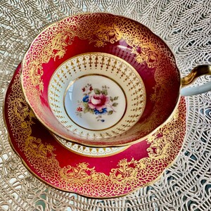 Vintage Aynsley England – Red Gold Filigree Floral Teacup & Saucer bild 3
