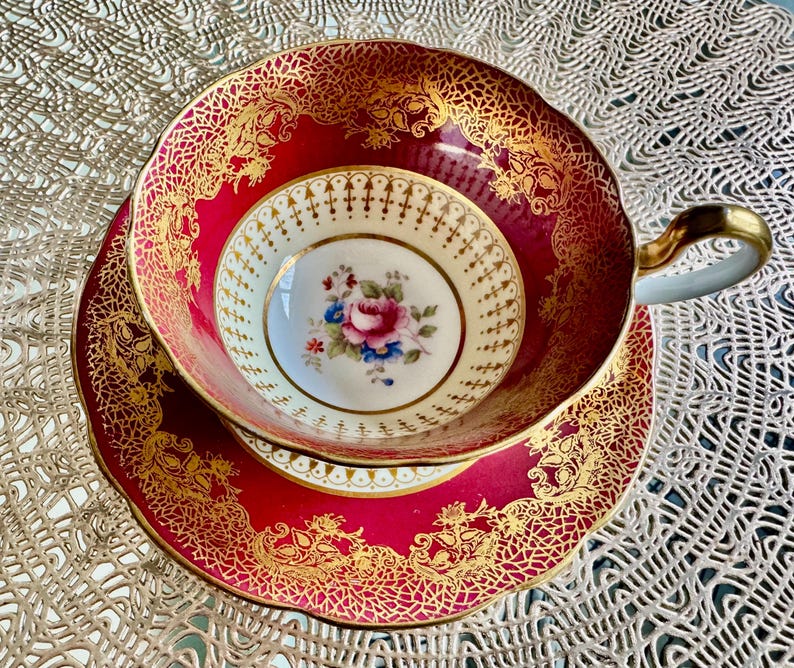 Vintage Aynsley England – Red Gold Filigree Floral Teacup & Saucer bild 3