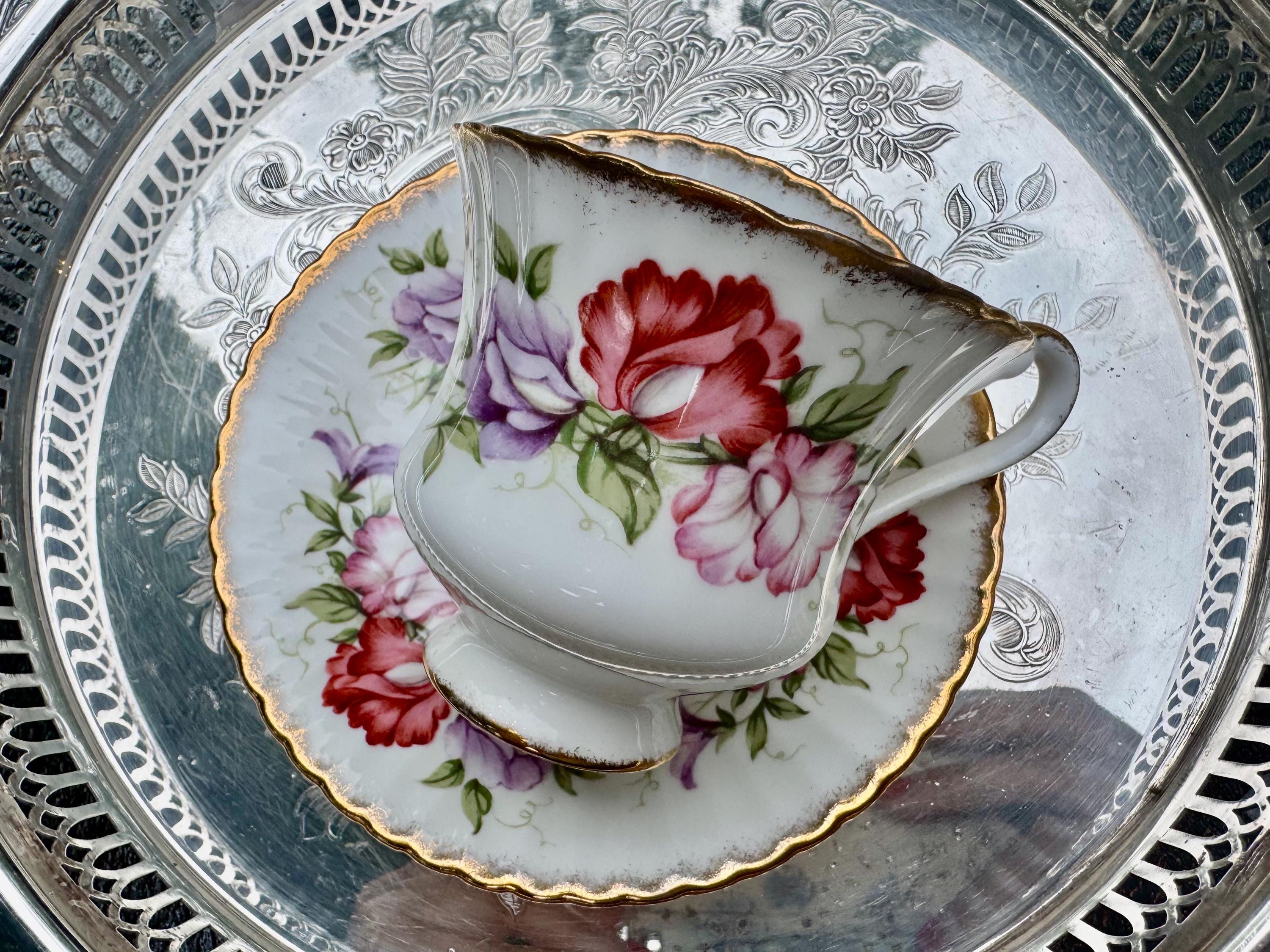Vintage Paragon Fine Bone China Teacup & Saucer – Sweet Pea Floral – Gold Rim – England (1950-1959)