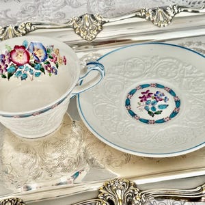 Vintage Wedgwood Patrician “Morning Glory” Embossed Teacup & Saucer – Made in England bild 2