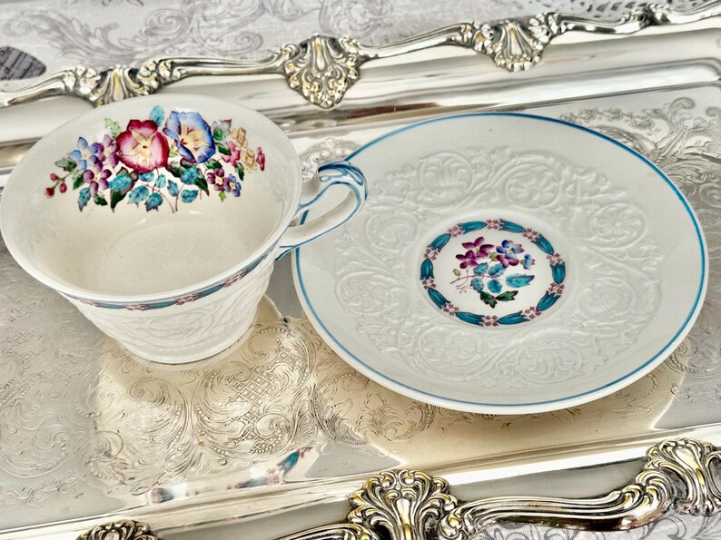 Vintage Wedgwood Patrician “Morning Glory” Embossed Teacup & Saucer – Made in England bild 2