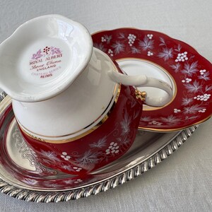 Royal Albert “Reims” Teacup & Saucer – Chateau Series – Ruby Red, Grape Motif immagine 9