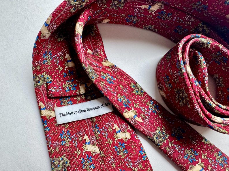 Corbata de seda con diseño de unicornio en un jardín de The Met Store – Corbata de arte del Museo de Tapices Medievales – 100% seda imagen 6